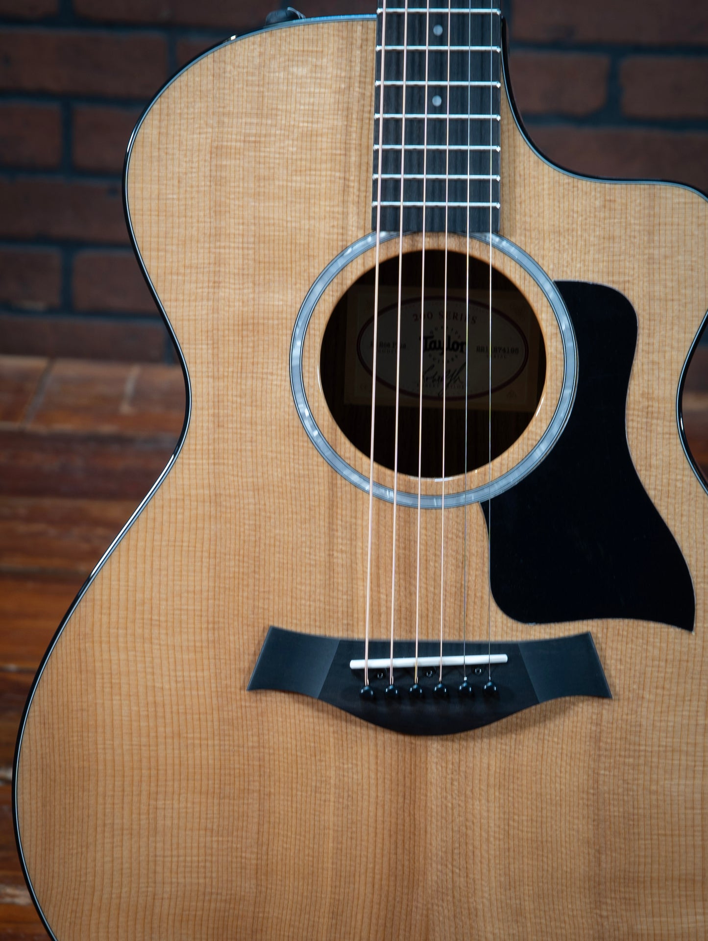 Taylor 212ce Plus