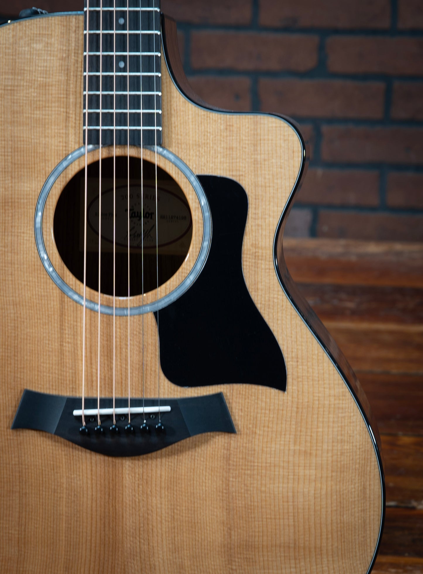 Taylor 212ce Plus