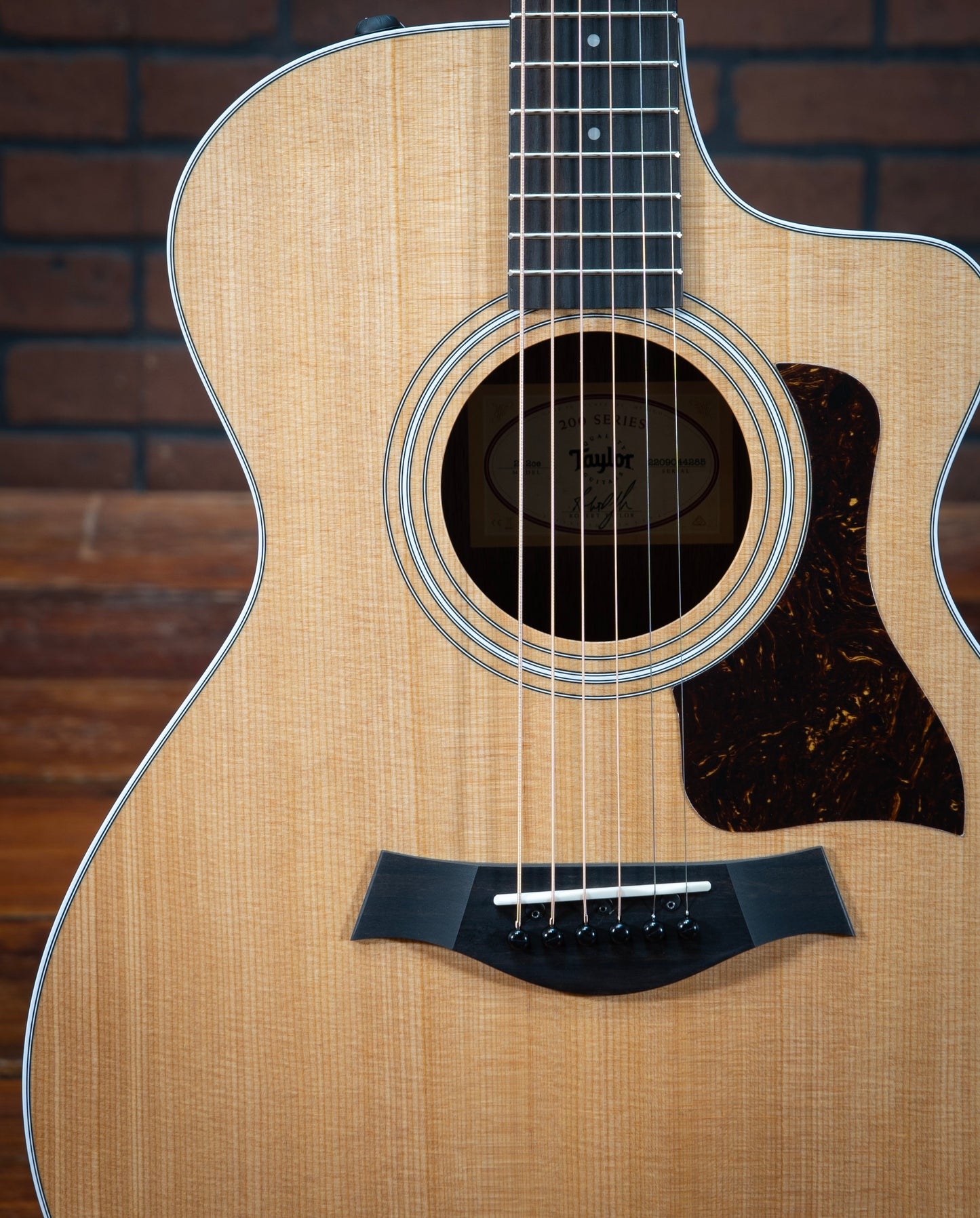 Taylor 212ce