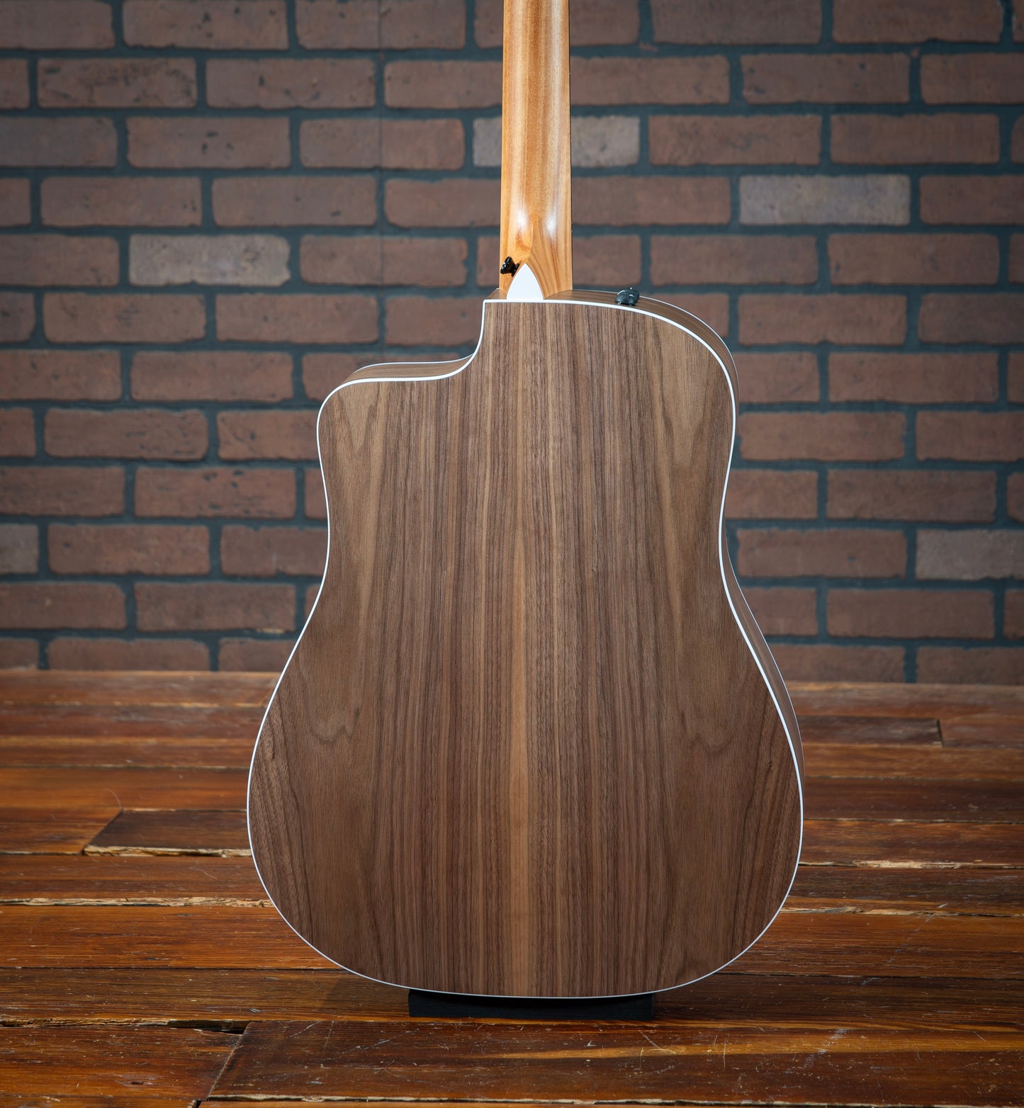 Taylor 210ce