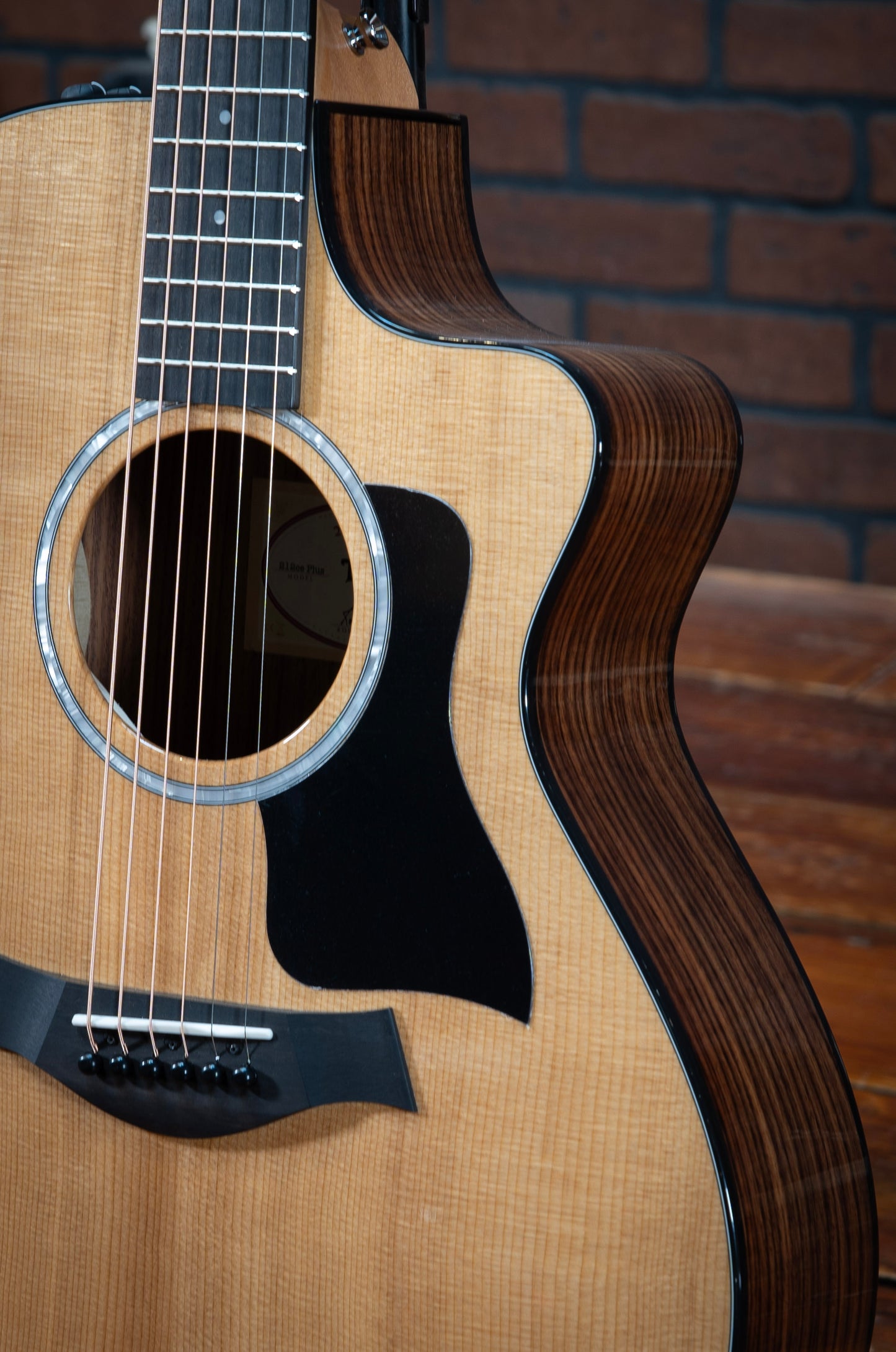 Taylor 212ce Plus