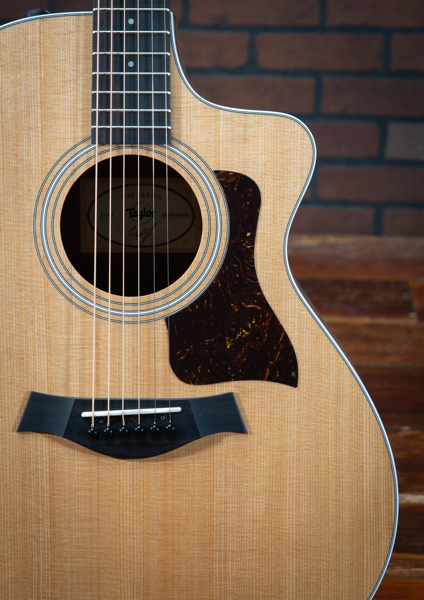 Taylor 212ce
