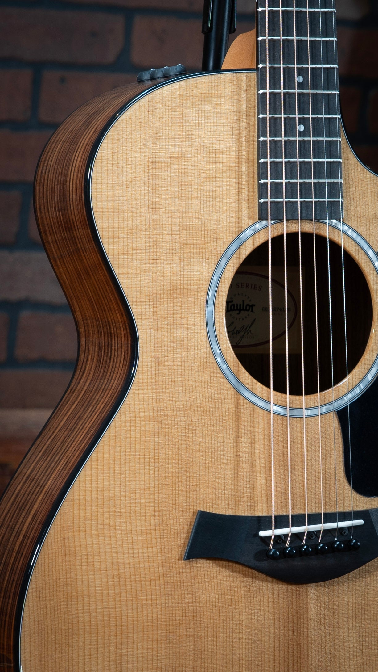 Taylor 212ce Plus