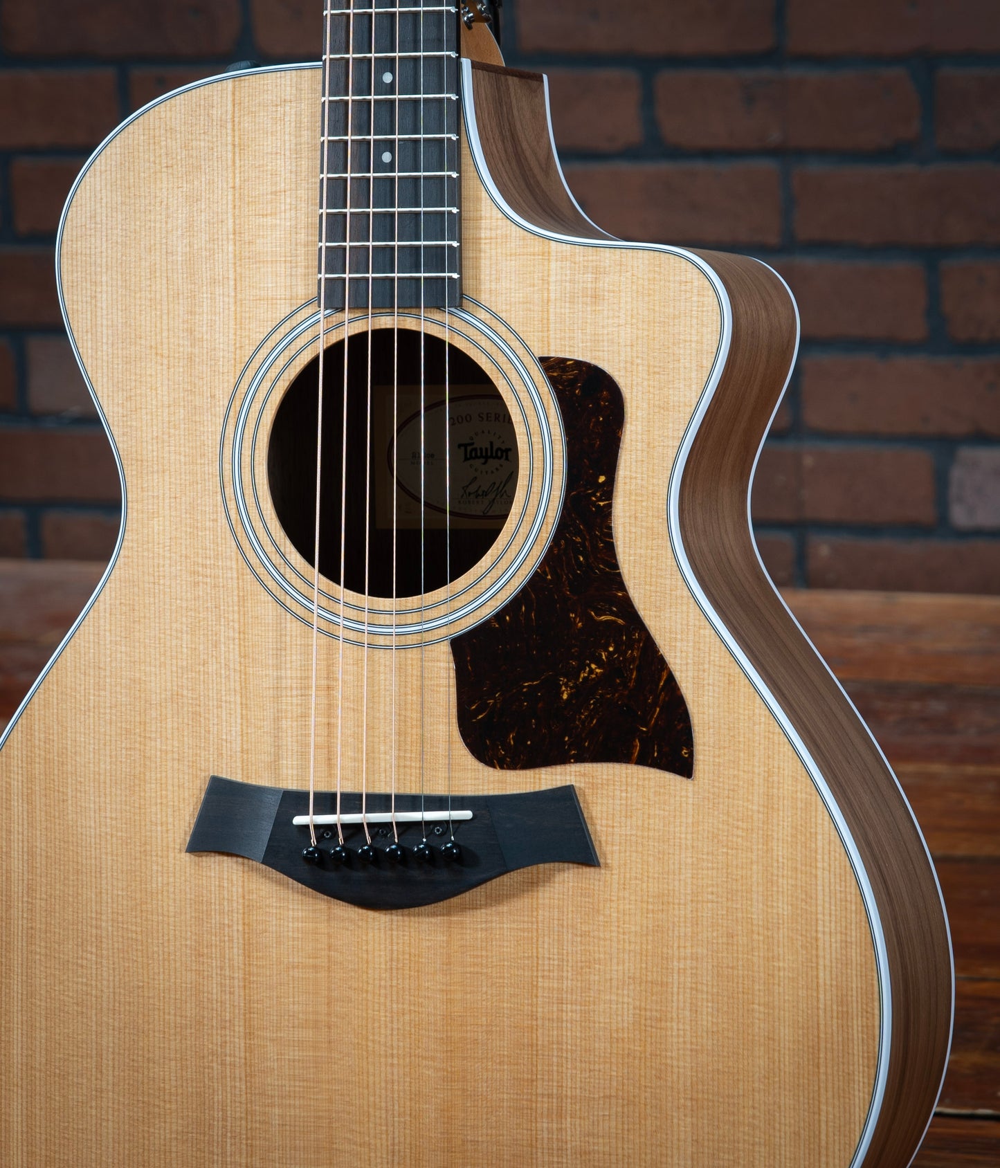 Taylor 212ce