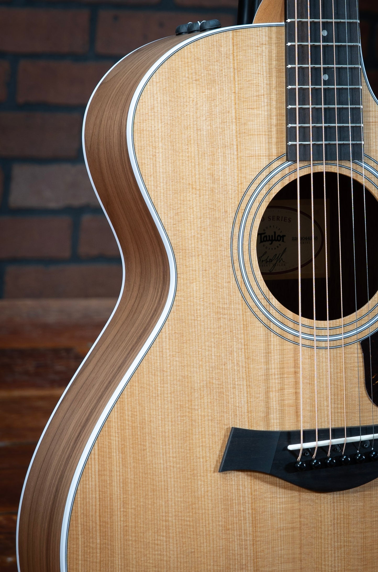 Taylor 212ce